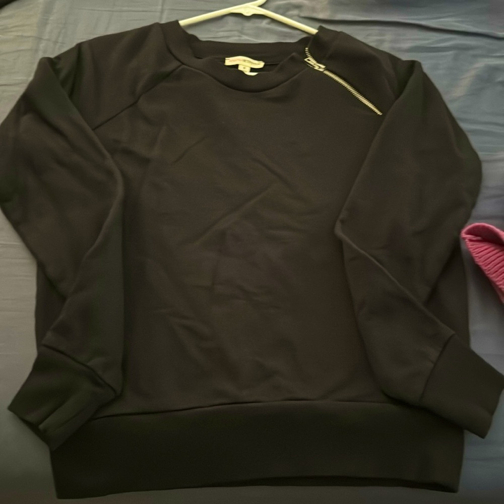 Small Women’s Sweatshirt With Zip Detail -XS Fit